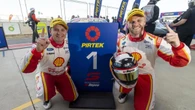 Reigning champion fires Bathurst warning shot with Bend 500 victory