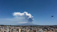 Huge eruption leaves tourists fleeing volcano