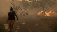Spanish wildfires spread to shut down pilgrimage route