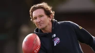 Hird officially meets Essendon as ‘subtle message’ gets delivered