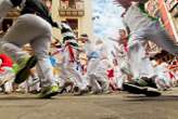 ‘Running of the bulls’ festival crowds move like charged particles