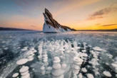 Morse code messages can be trapped in bubbles within blocks of ice