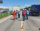 Buraco interdita duas faixas da Avenida Cristiano Machado