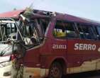 Ãnibus de viagem bate e 11 pessoas ficam feridas na MG-010