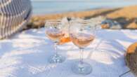 Vin : nos 5 rosés à déguster les pieds dans le sable