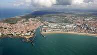 Les Sables d'Olonne s'appuient sur un mur chasse-mer pour protéger la ville de la submersion