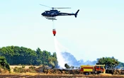 Un feu détruit près de 3 hectares de broussailles à Beuzec-Cap-Sizun : 27 largages ont été effectués par l’hélicoptère bombardier d'eau