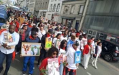 À Saint-Brieuc, environ 150 personnes à la marche blanche en hommage à la fillette tuée dans un accident devant Emmaüs