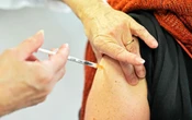 Grippe : le ministre délégué de la Santé juge « fou » que seuls 20 % des soignants à l’hôpital soient vaccinés