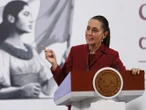 Tipo de cambio se mantiene estable pese a intervención de bancos: Sheinbaum