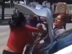 Empleadas de funerarias se disputan clientes a golpes como si el Semefo fuera ring en Puebla | VIDEO