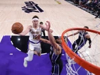 Un héroe inesperado sale al rescate de los Lakers