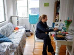 Las mamás están dejando el mercado laboral en EU... y sí, es un objetivo de Trump