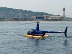 VIDEO: Helicóptero turístico aterriza de emergencia en las aguas de una playa