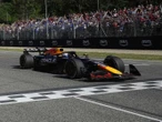 Max Verstappen vence a McLaren en Emilia-Romagna