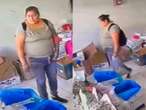 Camarón que se duerme... ¡se lo llevan! Mujer roba bolsa de camarones en Zapopan | VIDEO