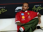 Quieren distraer a Ferrari, arremete Hamilton