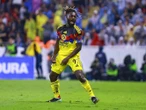Allan Saint-Maximin se burla de sus rivales en redes