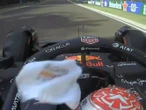 VIDEO: ¡Literal! Verstappen tira la toalla en el GP de Hungría y podría ser sancionado