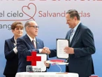 Cruz Roja firma convenio con Volaris para transportación de sangre