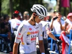 Isaac del Toro sufre caída en el inicio de la Vuelta a Burgos