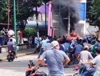 ¡Ya basta de mordidas!': la gente incendia patrullas en Tezonapa, Veracruz