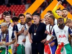 Ganó la Liga de Europa y fue despedido