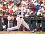 Quema el 4 de julio: Raleigh, imparable con el bat, iguala marca de franquicia