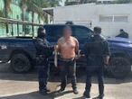 Padre de familia ataca a su esposa y a su hija de 14 años con un machete