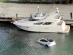 Vehículo Tesla cae a un canal en Sunny Isles Beach y queda grabado un heroico rescate