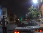 Taxistas golpean a conductor de plataforma en calles de Monterrey