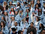 Abucheos en graduación de Columbia por ausencia de estudiante propalestino