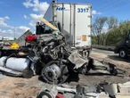 Exceso de velocidad y falla mecánica provoca choque entre tráileres