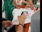 Más que futbol; niño sorprende con playera de un osito