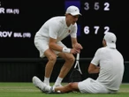 Jannik Sinner pierde dos sets y avanza por abandono de Dimitrov