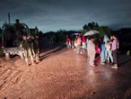 Rescatan a 40 personas varadas en presa de Durango 