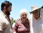 Boric planta un olivo con Mujica durante visita a Uruguay y critica a Venezuela