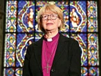 Una mujer, al frente de iglesia anglicana