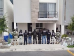 Catean casa ligada a 2 detenidos en NL y encuentran 164 paquetes de cristal
