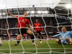Manchester City golea al United en honor a Ricky Hatton