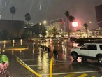 Deslaves y gente atrapada en autos deja tormentón en León | VIDEOS
