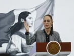 Sheinbaum dice que analizan si es necesario cambiar al fiscal especial de Ayotzinapa