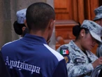 Arriban padres de desaparecidos de Ayotzinapa a Palacio Nacional