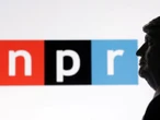 NPR demanda a Trump por decreto que suspende su financiamiento público