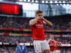 Arsenal no tuvo piedad y es líder provisional