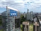 Argentina apela fallo de jueza en EU para que entregue acciones de YPF