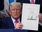 Trump firma su nueva "y hermosa" ley fiscal; habrá recortes millonarios