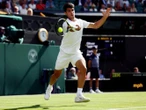 Alcaraz supera problemas; llega a 20 victorias en Wimbledon