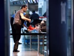 TSA eliminará requisito de quitarse los zapatos en aeropuertos de Estados Unidos