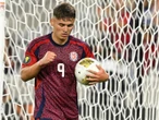 Costa Rica vence dramáticamente a Surinam con penal al 102'